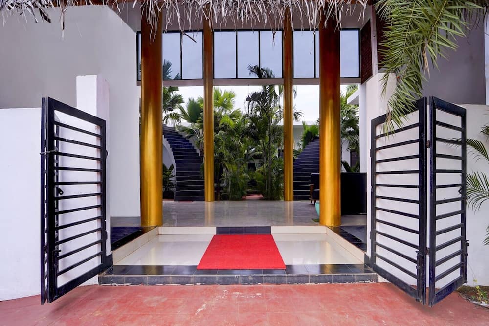Deluxe Vanam Resort
