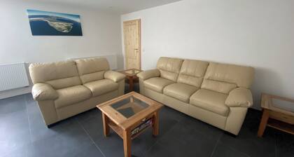 Ferienwohnungmit offener Küche in großzügigem Haus mit Hof und Garten