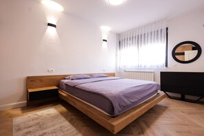 Desk, iron/ironing board, travel cot, free WiFi - KVR City Center Modern Apartment (Prishtina)