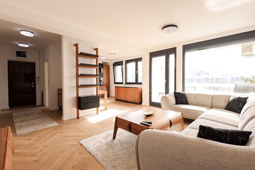 KVR City Center Modern Apartment