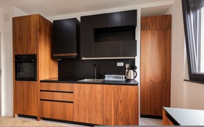 Fridge, oven, stovetop, coffee/tea maker - KVR City Center Modern Apartment (Prishtina)