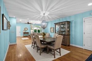 Dining - Blue Crab Trap, charming 3 bd home with outdoor entertaining in Pawleys Island (Pawleys Island)