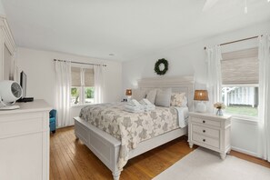 Room - Blue Crab Trap, charming 3 bd home with outdoor entertaining in Pawleys Island (Pawleys Island)