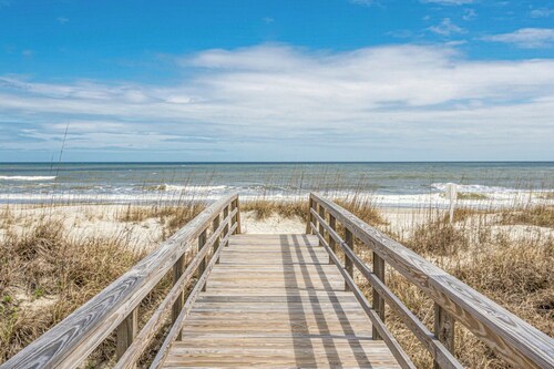Blue Crab Trap, charming 3 bd home with outdoor entertaining in Pawleys Island