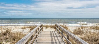 Blue Crab Trap, charming 3 bd home with outdoor entertaining in Pawleys Island