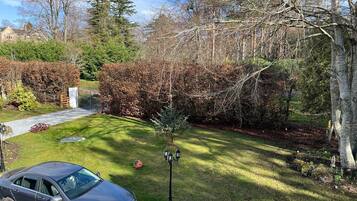 Deluxe Double Room, Garden View | Property grounds