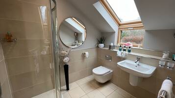 Deluxe Double Room, Garden View | Bathroom