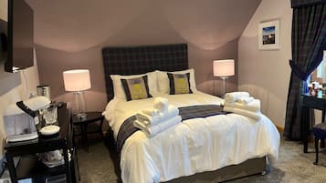 Deluxe Double Room, Garden View | Desk, iron/ironing board, free WiFi