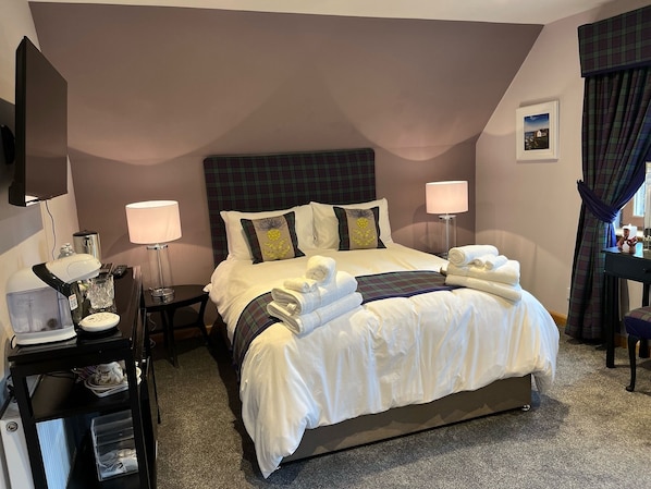 Deluxe Double Room, Garden View | Desk, iron/ironing board, free WiFi
