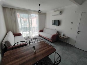 Standard Daire, Dağ Manzaralı | Oturma alanı