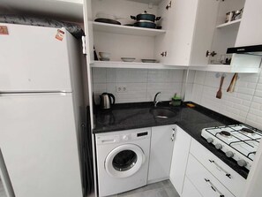 Condo phong cách cổ điển | Bếp riêng