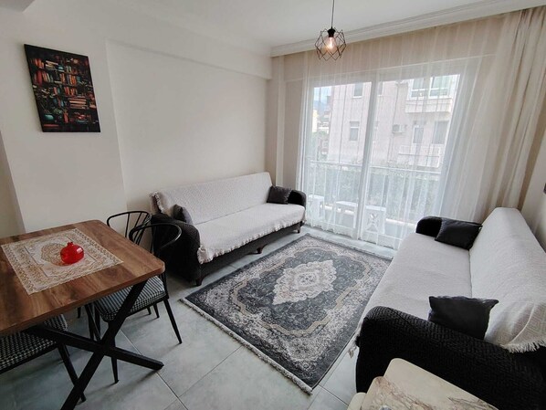 Standaard appartement, uitzicht op bergen | Woonruimte | Televisie