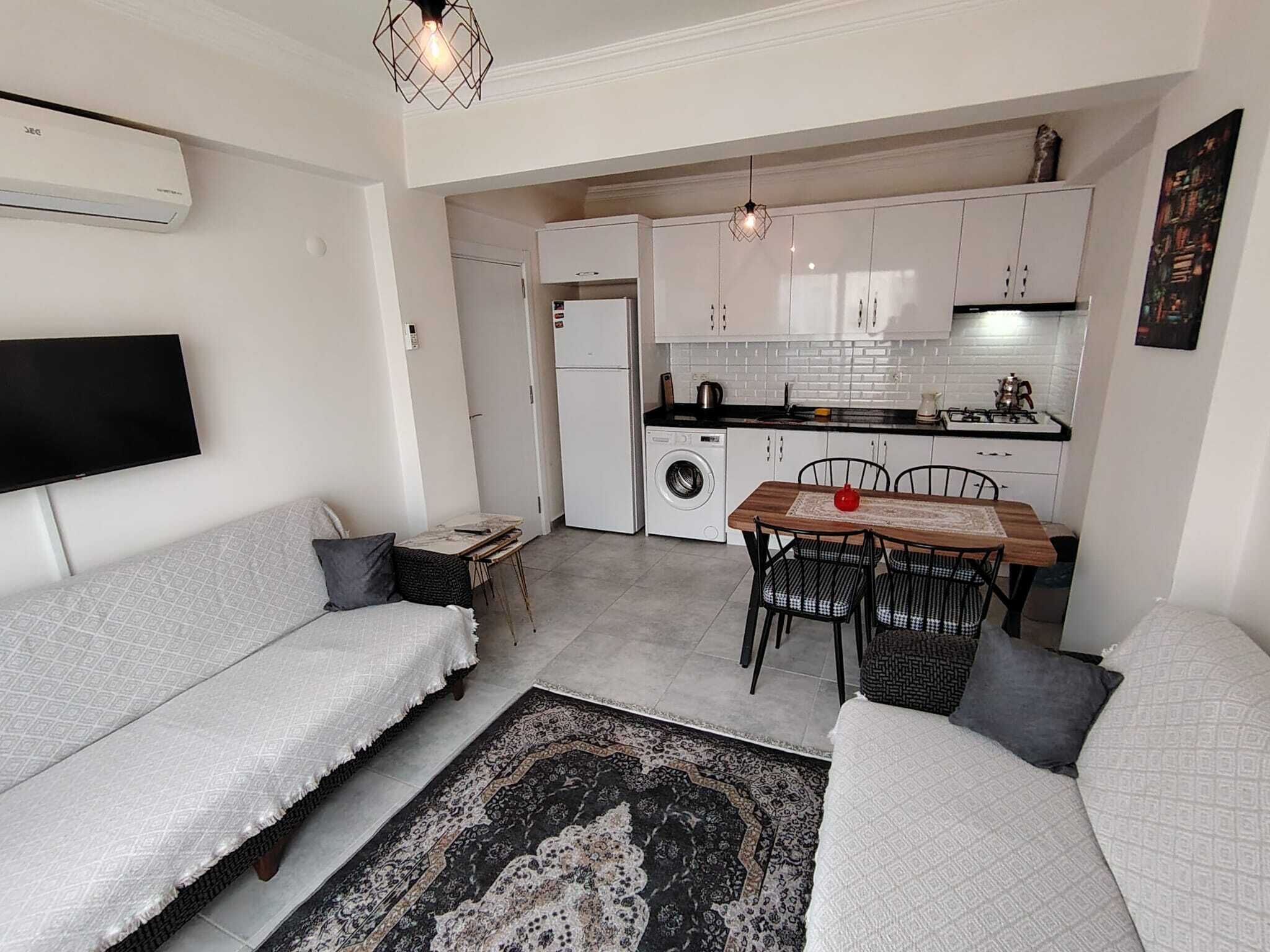 Appartamento Standard, vista montagna | Area soggiorno | TV