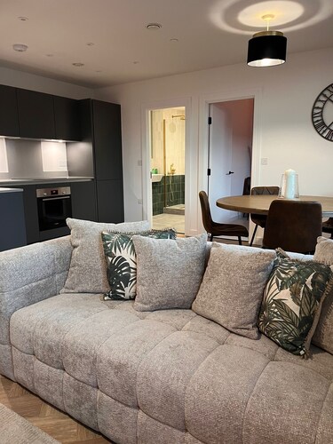 Luxury 2bd apt, city centre, Wi-Fi, Smart TV