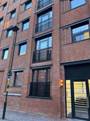 Exterior detail - Luxury 2bd apt, city centre, Wi-Fi, Smart TV (Birmingham)