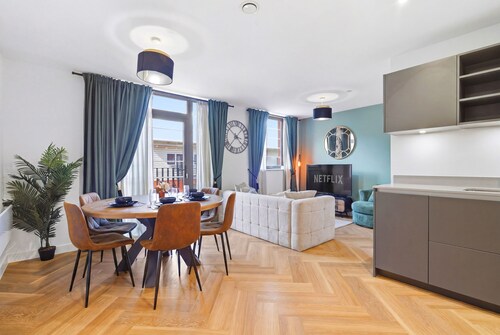 Luxury 2bd apt, city centre, Wi-Fi, Smart TV