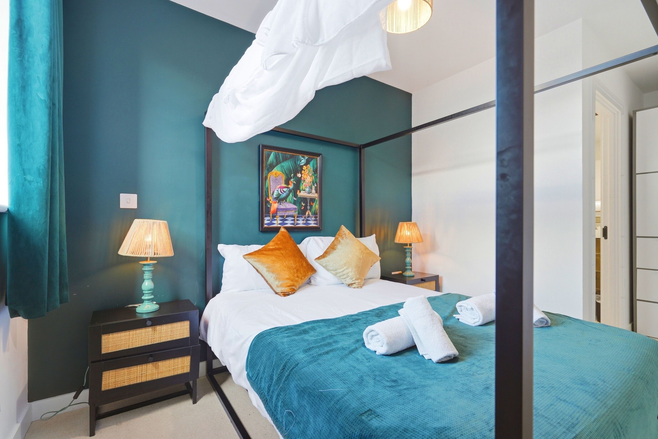 Iron/ironing board, WiFi, bed sheets