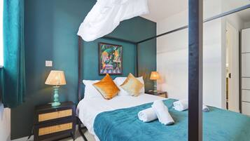 Iron/ironing board, WiFi, bed sheets