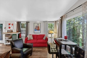 TV - NEW! Forest Cabin | Russian River | Nature Retreat (Forestville)