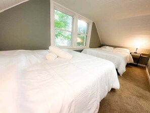 4 bedrooms, WiFi, bed sheets - NEW! Albany Value Stay | Near universities, Hospitals (Albany)
