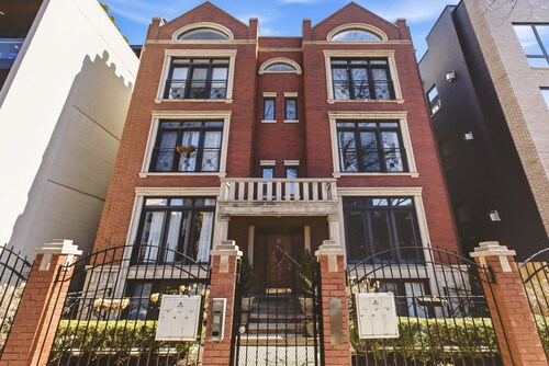 NEW! Heart of East Village 2-Bed 2-Bath Peaceful Oasis