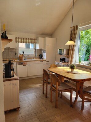 Private kitchen - Haus Teelke vacation home in an idyllic location directly on the river (Papenburg)