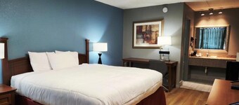 EXECUTIVE INN