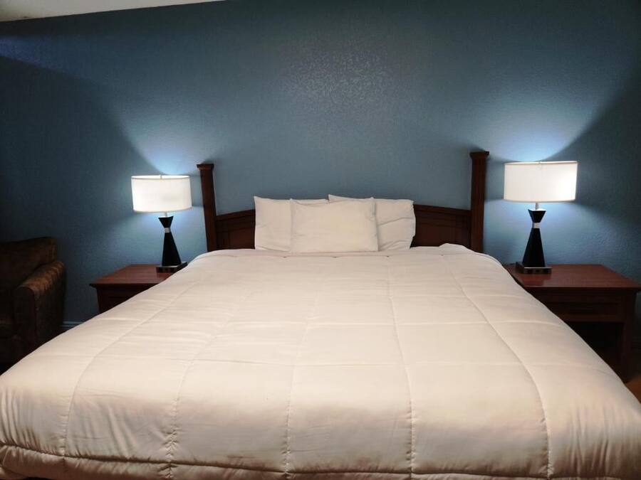 Habitación individual | Ropa de cama de alta calidad y escritorio