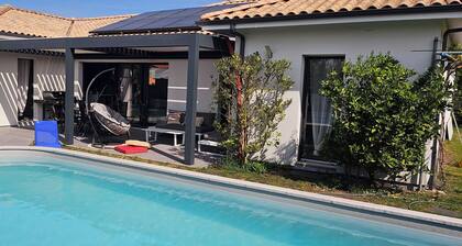 Spacious, bright villa ideal for a stay in Mimizan with private pool