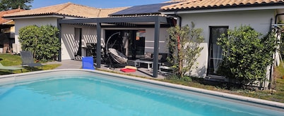 Spacious, bright villa ideal for a stay in Mimizan with private pool