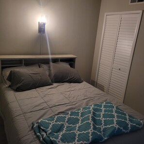 2 bedrooms, free WiFi, bed sheets - 2-bedroom condo in gorgeous Calabash with cool AC breeze (Calabash)