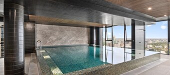 Central Southbank Apartment With Pool Access