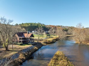 Exterior - Riverfront Lodge, 5BR, Hot Tub, Pool Table & Views (Copperhill)