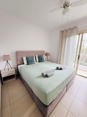 2 bedrooms, iron/ironing board, free WiFi, bed sheets - Elysia park townhouse 14 - Modern 2-bedroom /Gym/ Pool/Parking/Paphos center (Pafos)