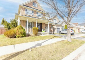 Exterior - Bright Private Basement Suite with Separate Entrance (Milton)