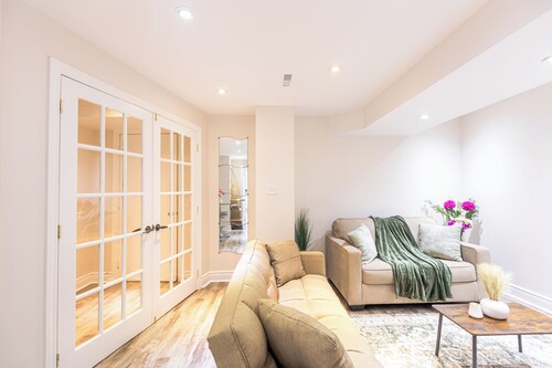 Bright Private Basement Suite with Separate Entrance