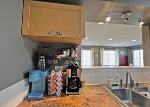 Private kitchen - Cozy Vaulted Penthouse. Balcony + Workspace. (Elgin)