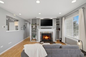 Living area - Cozy Vaulted Penthouse. Balcony + Workspace. (Elgin)