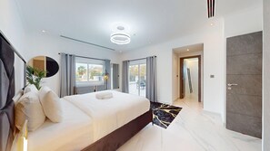 Iron/ironing board, WiFi, bed sheets - Luxurious 5 Bed Villa l Private Pool, Garden (Jumeirah Park)