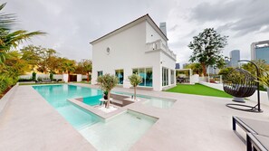 Pool - Luxurious 5 Bed Villa l Private Pool, Garden (Jumeirah Park)