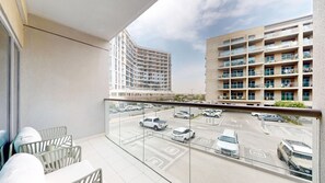 Property grounds - Cozy Modern Studio l Quiet Community l Dubai South (Dubai South)