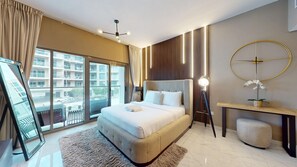 Iron/ironing board, WiFi, bed sheets - Cozy Modern Studio l Quiet Community l Dubai South (Dubai South)