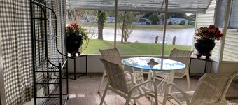 3-bedroom mobile home in adorable The Villages with AC