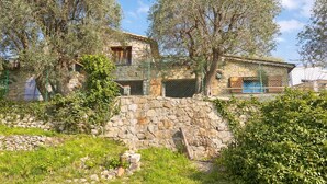 A stone house with a stone staircase leading to the entrance, surrounded by olive trees. - The Olive Grove - Sea View (Saint-André-de-la-Roche)