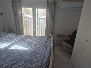 Iron/ironing board - Bright apartment with pool and balcony (Cogolin)