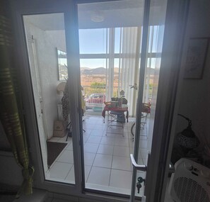 Interior - Bright apartment with pool and balcony (Cogolin)