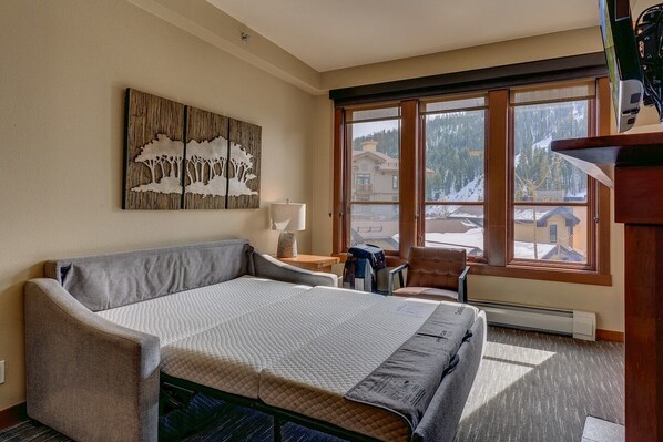 Interior - Palisades View One Bedroom (Olympic Valley)