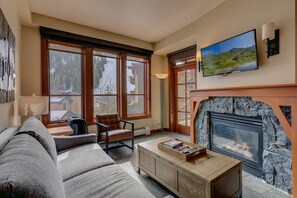 Living area - Palisades View One Bedroom (Olympic Valley)