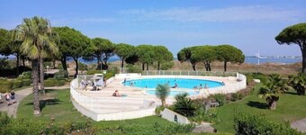 Sea view studio with private parking & pool - All on foot 