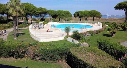 Sea view studio with private parking & pool - All on foot 